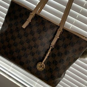 REPOST! AVAILABLE NOW! Authentic MK Purse